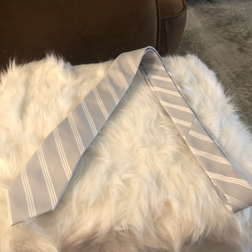 Ann Ivy tie